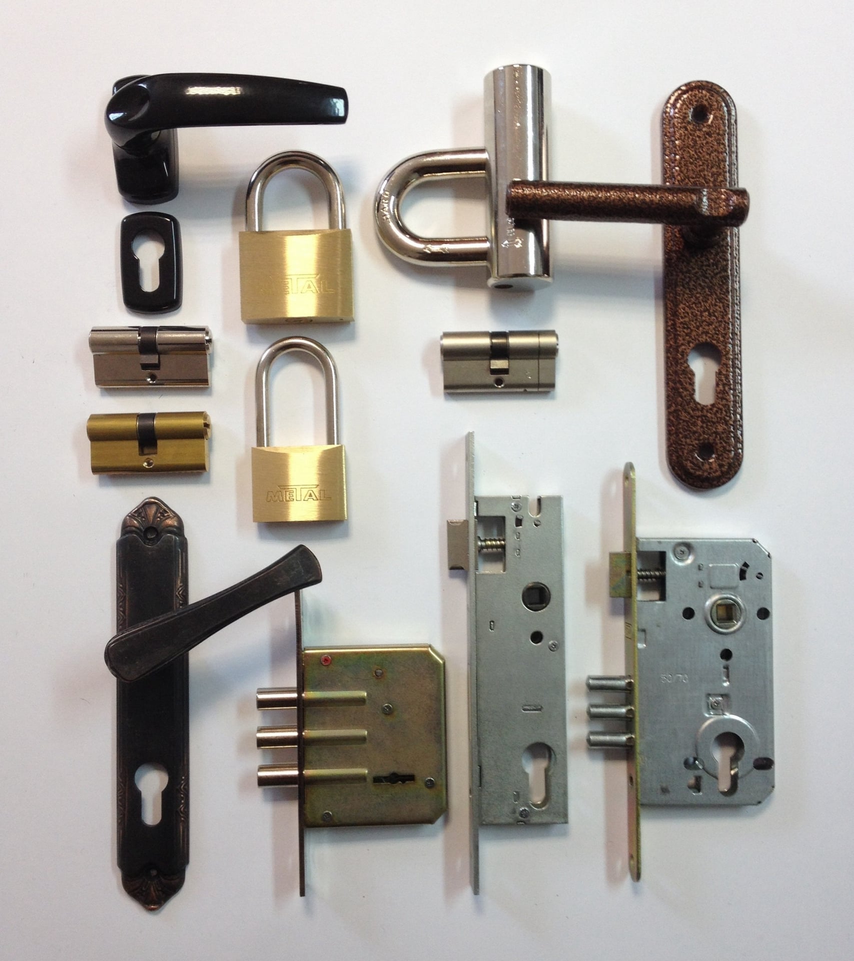 ОБКОВ ЗА ВРАТИ И ПРОЗОРЦИ